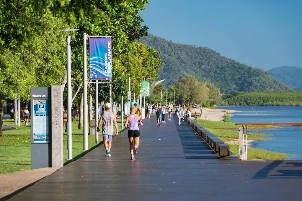 Horizons At Harbour Lights - Tropical Poolside Flair Apartamento Cairns 0*,  Austrália