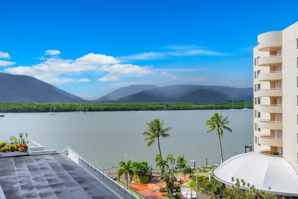 Appartement Horizons At Harbour Lights - Tropical Poolside Flair à Cairns