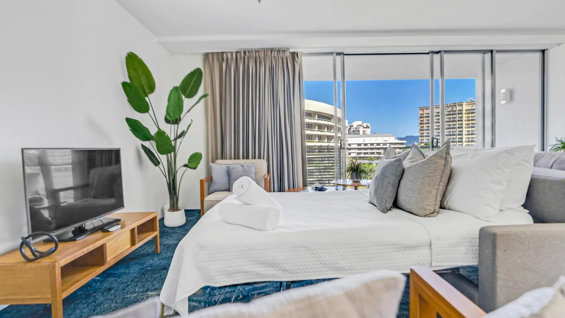 Appartement Horizons At Harbour Lights - Tropical Poolside Flair à Cairns